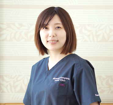 歯科医師 日髙汐梨先生